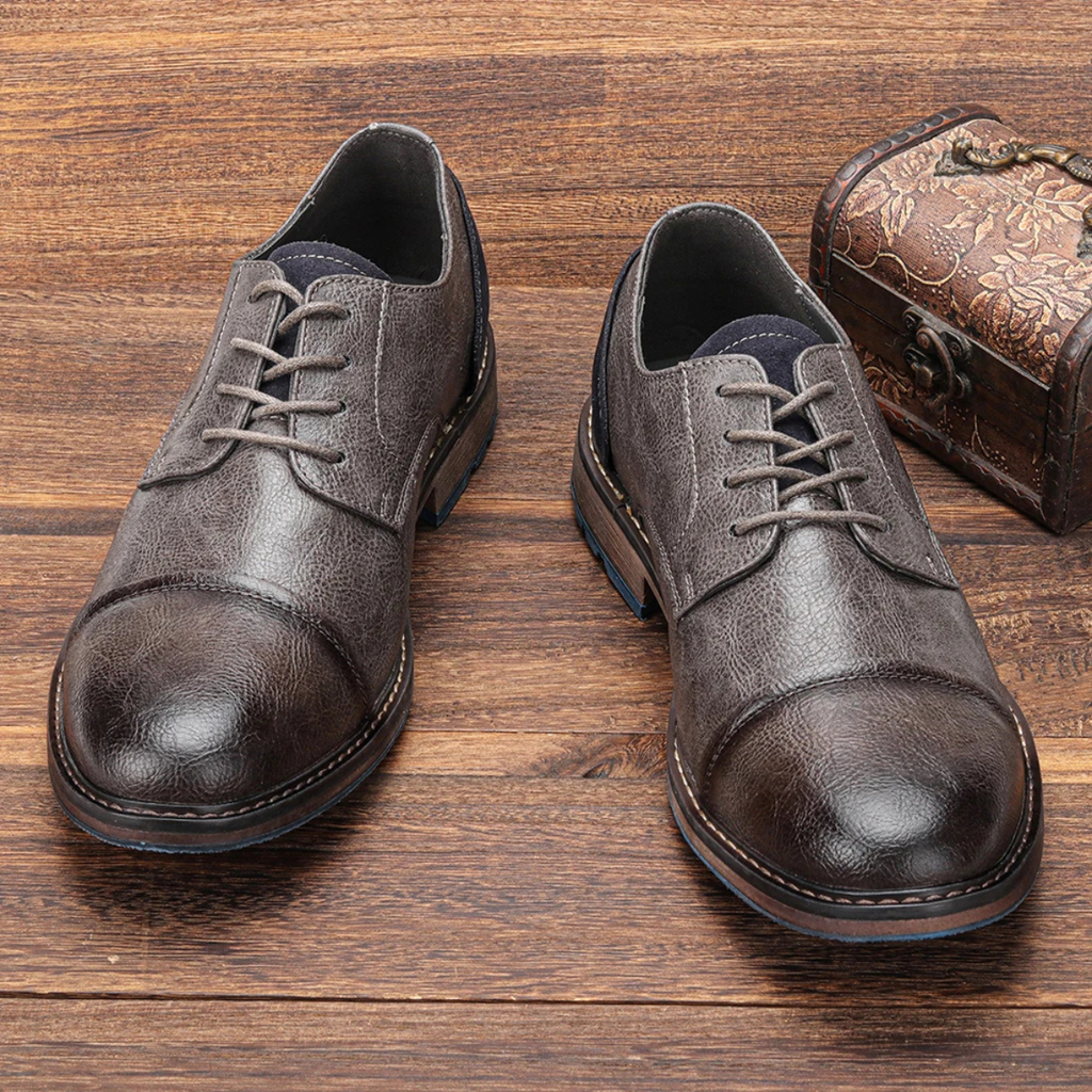 Men's lace-up leather Oxford shoes, dark gray leather with lace-up front and cushioned collar