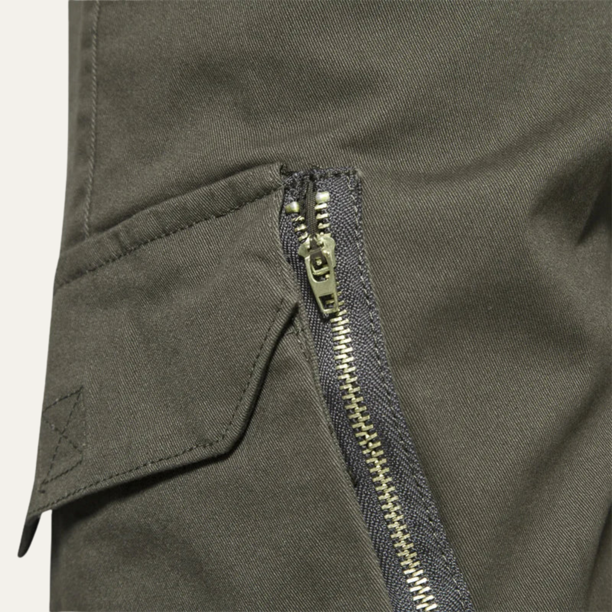 Army-green men’s cargo jogger pants, zip pocket with cargo flap detail