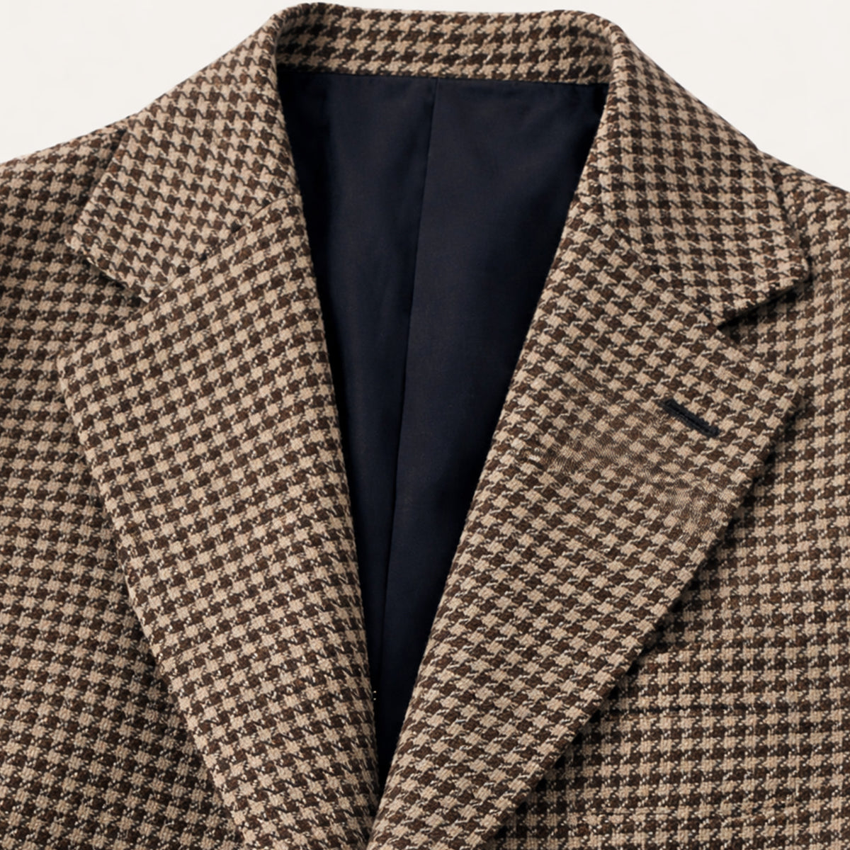 Brown houndstooth tweed blazer close-up of lapels, inner lining, and chest pocket